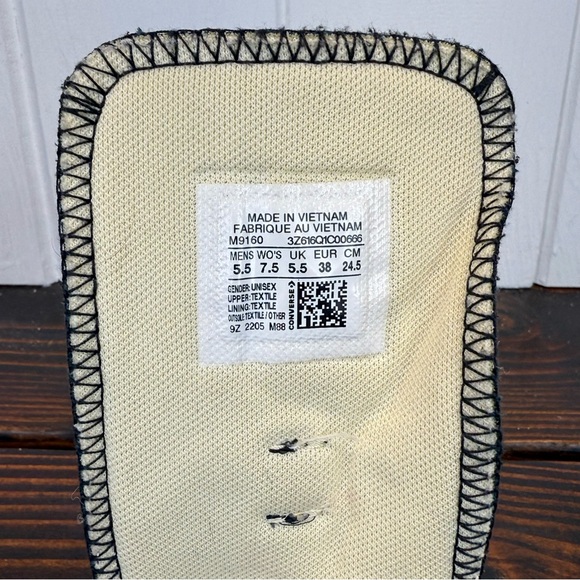 Converse Chuck Taylor All Star High-Top – Classic Black – Women’s 7.5 - Picture 8 of 9